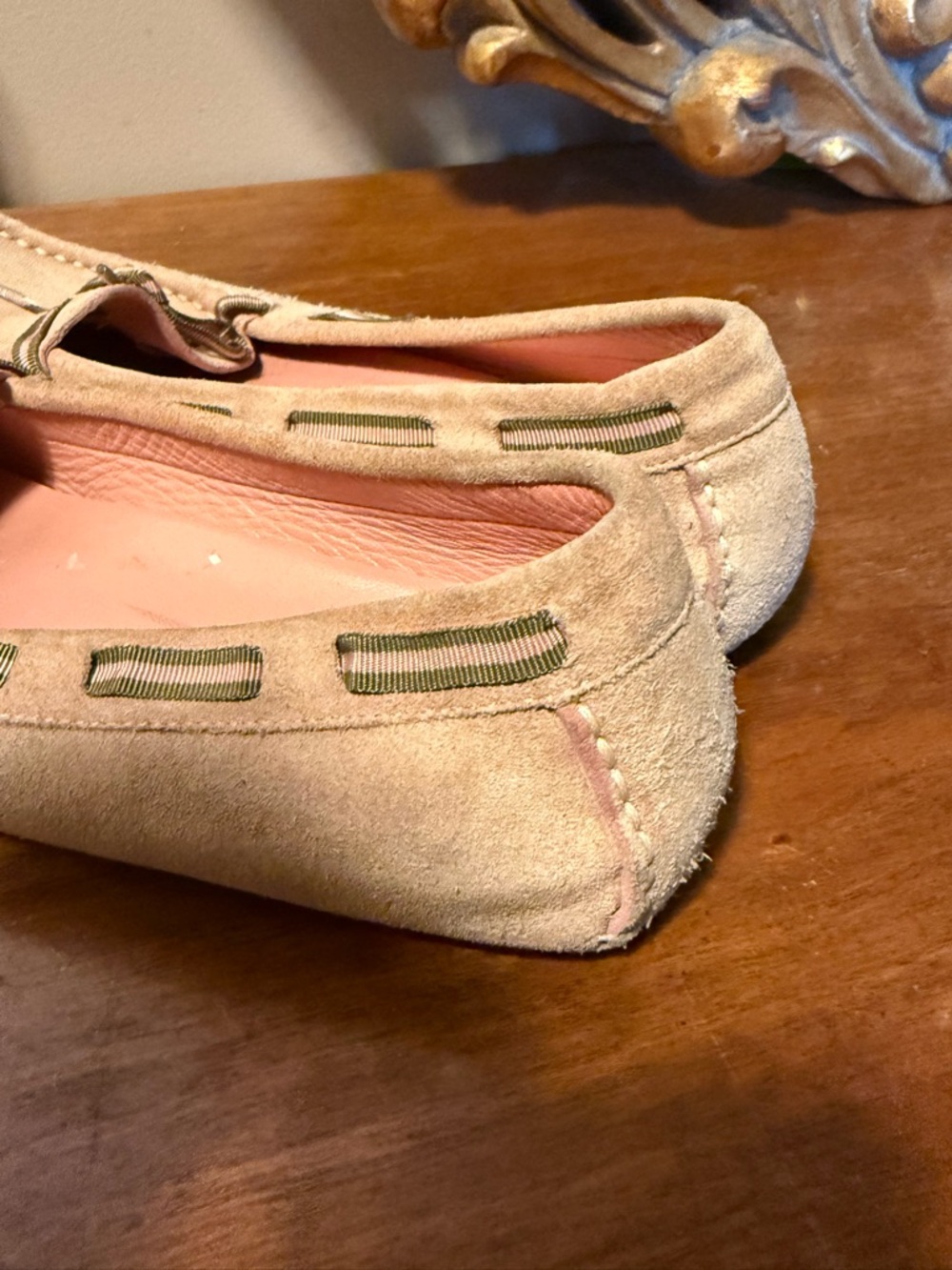 Gucci Beige Suede Women's Moccasins with Pink Insole and Ribbon Bow - Picture 8 of 12